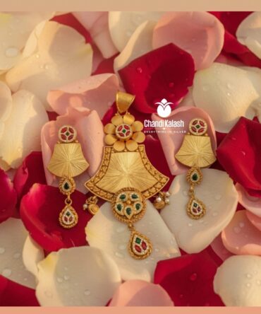 silver pendal  bottie